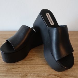 Steve Madden Christ Black Leather Platforms